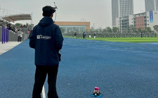 高中學(xué)校穿越機航拍精彩視覺呈現(xiàn)